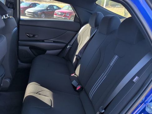 Used 2025 Hyundai Elantra SEL FWD image 11