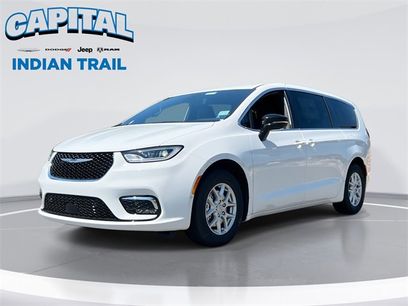 New 2026 Chrysler Pacifica Select