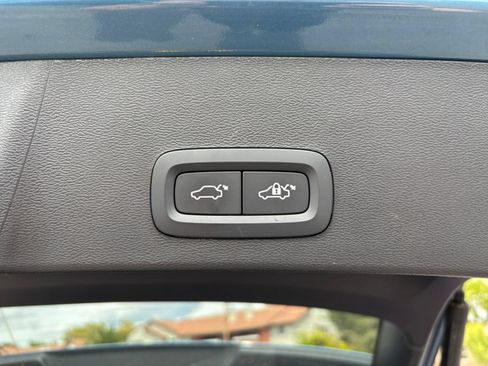 Used 2024 Volvo XC40 B5 Core AWD/4WD image 24
