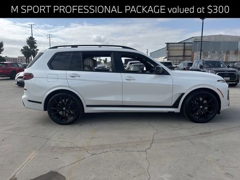 Certified 2025 BMW X7 M60i AWD/4WD image 9