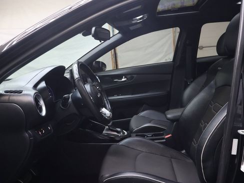 Used 2022 Kia Forte GT-Line w/ GT-Line Premium Package image 17