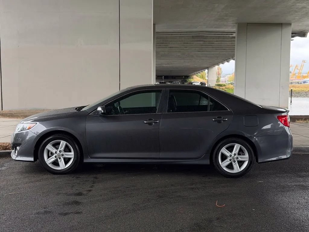 Used 2012 Toyota Camry SE FWD image 4