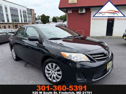 Used 2013 Toyota Corolla LE FWD image 1