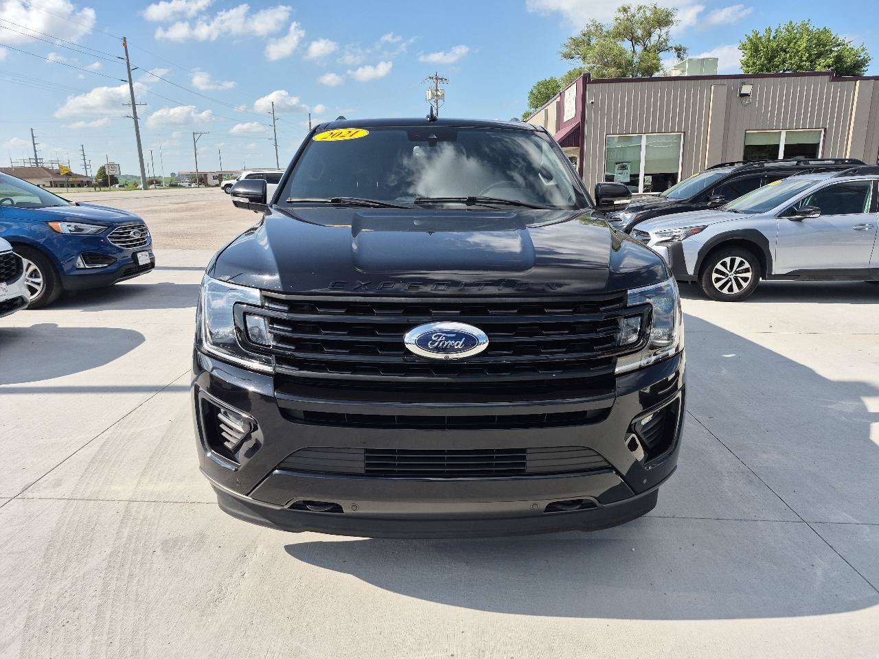 Used 2021 Ford Expedition Max Limited AWD/4WD image 3
