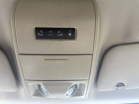 Used 2016 Dodge Grand Caravan SXT w/ UConnect Hands-Free Group FWD image 16