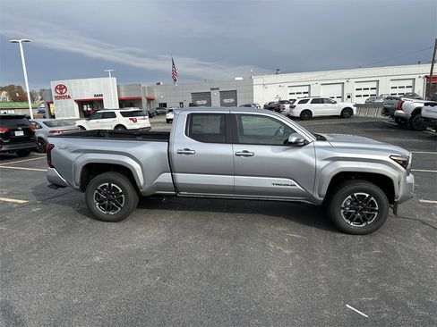 New 2025 Toyota Tacoma TRD Sport image 7