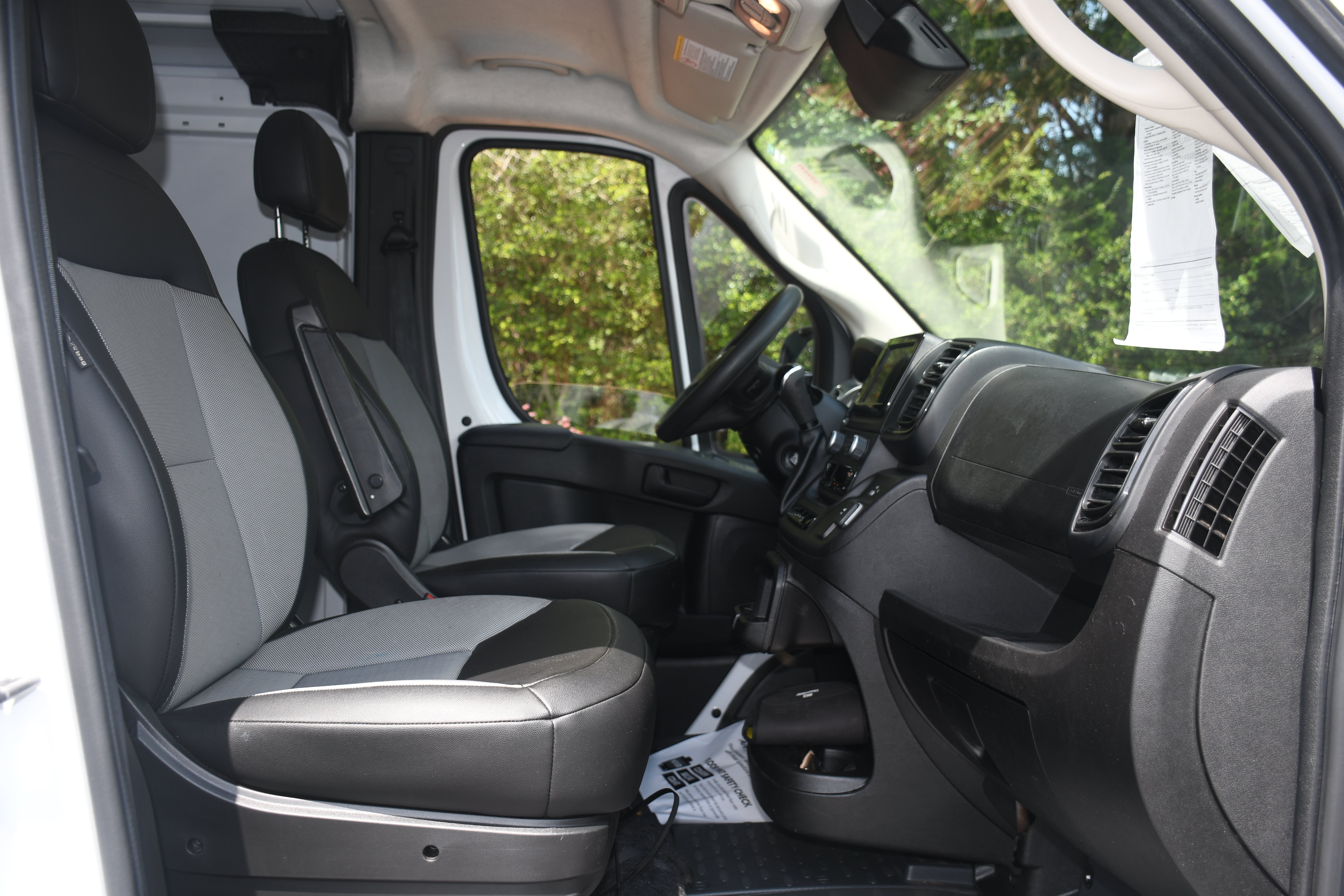 Used 2025 RAM ProMaster 2500 w/ Convenience Group FWD image 22