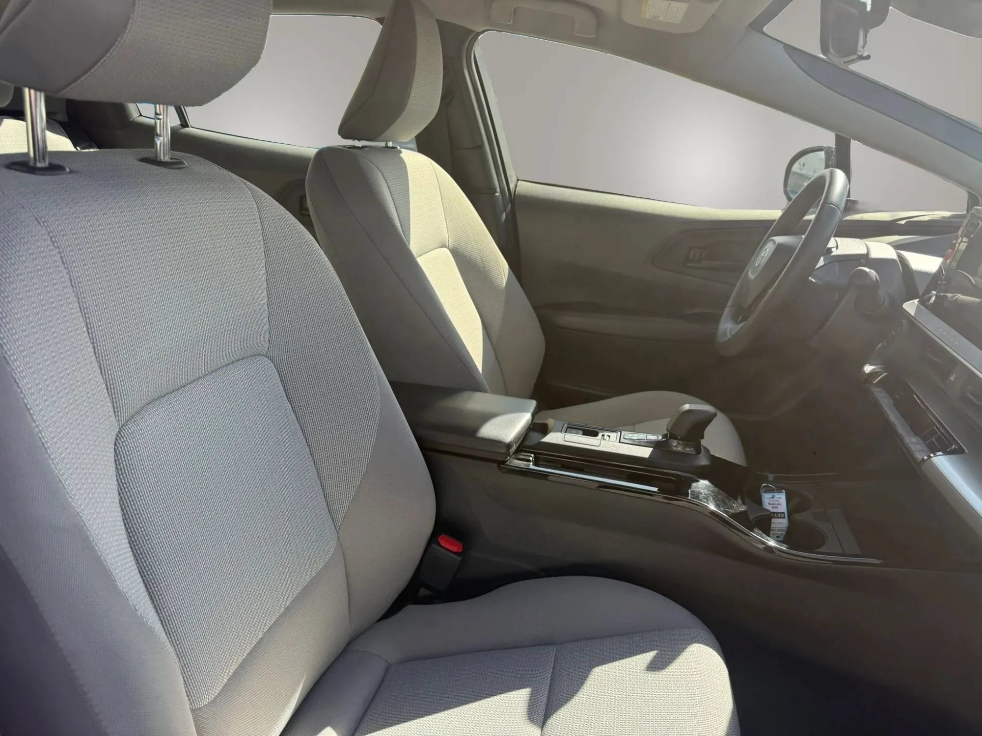 Used 2025 Toyota Prius LE FWD image 23