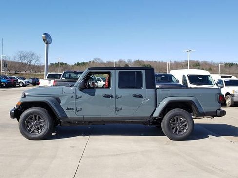 New 2026 Jeep Gladiator Sport AWD/4WD image 5