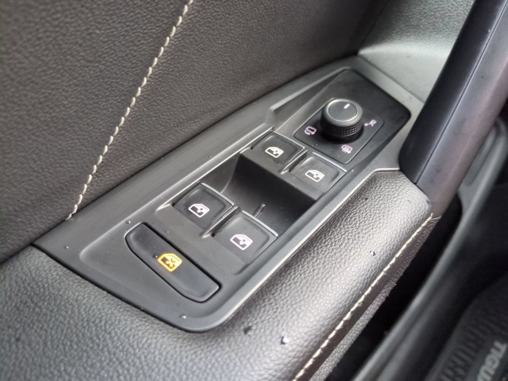 Used 2022 Volkswagen Tiguan SEL R-Line AWD/4WD image 28