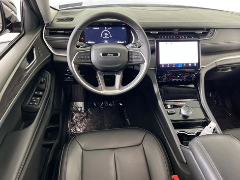 Used 2023 Jeep Grand Cherokee Limited AWD/4WD image 22