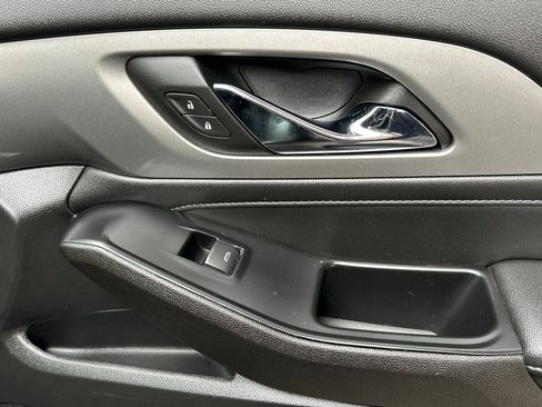 Used 2023 Chevrolet Traverse LT image 23