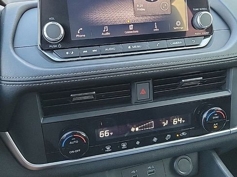 Certified 2023 Nissan Rogue SV image 25