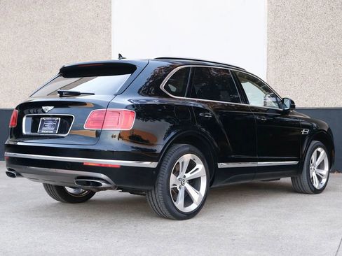 Used 2018 Bentley Bentayga image 15