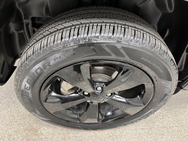Used 2021 Jeep Cherokee Latitude Plus FWD image 15