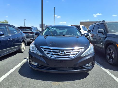 Used 2011 Hyundai Sonata SE FWD image 2