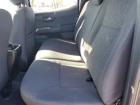 Used 2016 Toyota Tacoma TRD Sport image 13