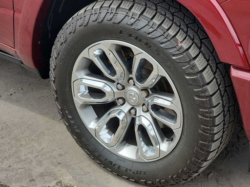 Used 2019 RAM 1500 Laramie AWD/4WD image 12