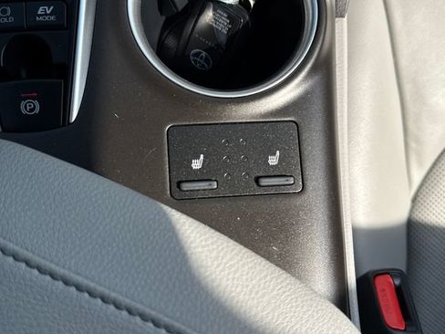 Used 2023 Toyota Camry XLE image 31