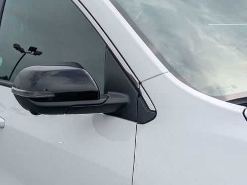 Used 2025 GMC Acadia Elevation FWD image 9
