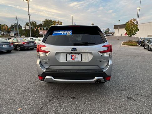 Used 2021 Subaru Forester Touring image 5