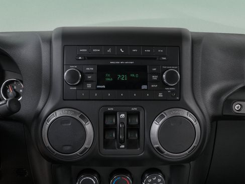 Used 2016 Jeep Wrangler Unlimited Rubicon w/ Connectivity Group AWD/4WD image 16