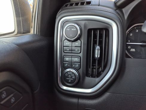 Used 2022 GMC Sierra 1500 SLT image 16