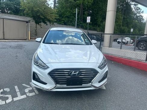 Used 2018 Hyundai Sonata SE FWD image 2