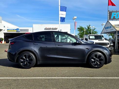 Used 2024 Tesla Model Y Long Range image 7
