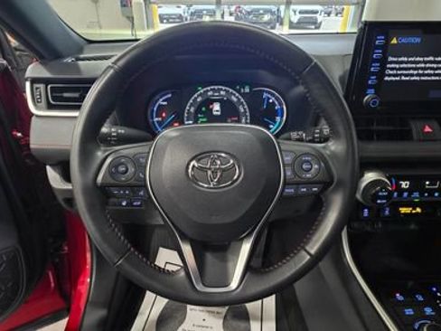 Used 2021 Toyota RAV4 SE image 18