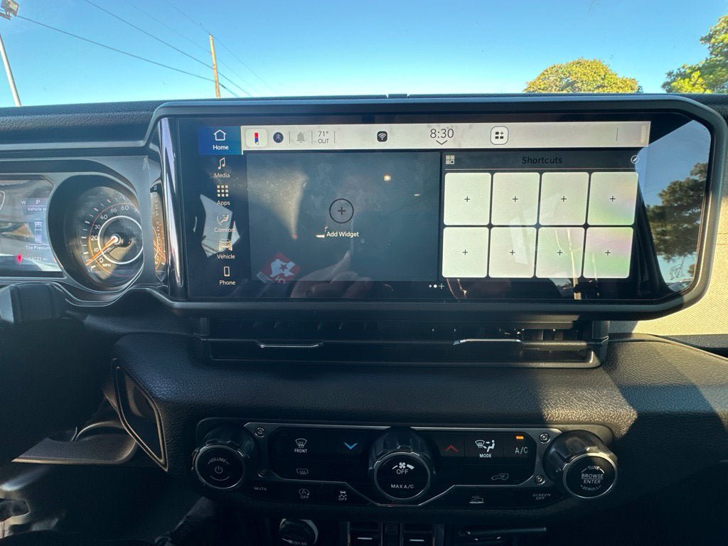 Used 2025 Jeep Gladiator Sport AWD/4WD image 12