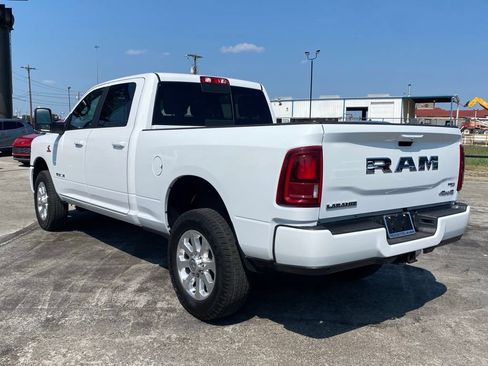 Used 2026 RAM 2500 Laramie AWD/4WD image 3
