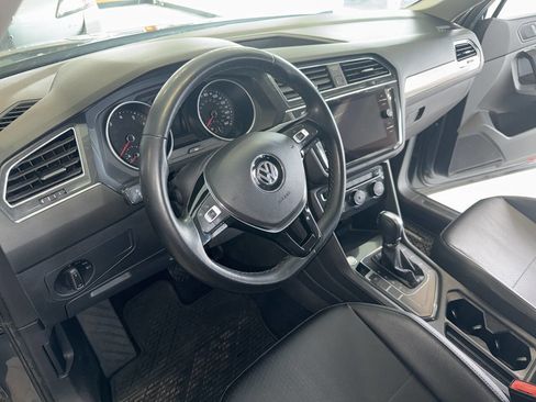 Used 2019 Volkswagen Tiguan SE image 17