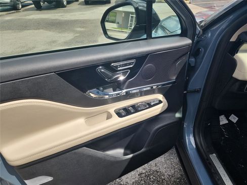 New 2026 Lincoln Corsair Premiere image 16