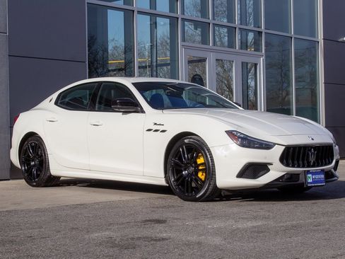 Used 2022 Maserati Ghibli Modena Q4 image 3