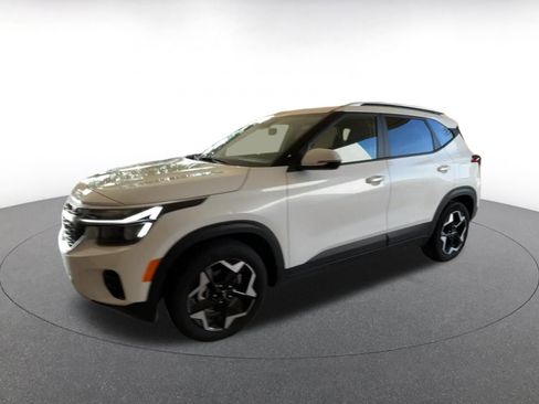 Used 2025 Kia Seltos S image 8