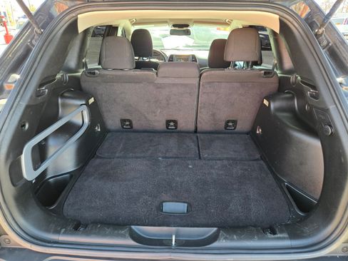 Used 2017 Jeep Cherokee Latitude FWD image 10