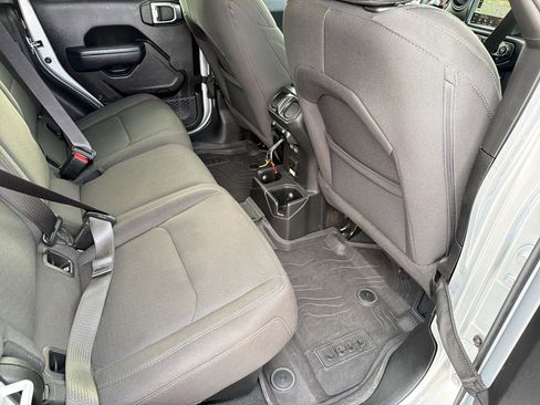 Used 2023 Jeep Gladiator Willys image 27