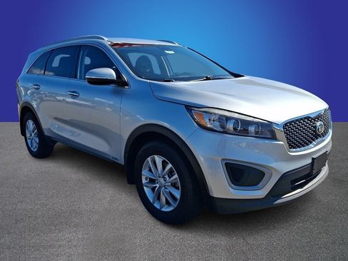 Used 2017 Kia Sorento AWD image 3