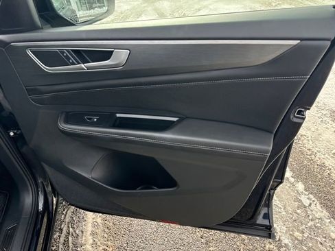 Certified 2025 Volkswagen Atlas Cross Sport SE w/ Panoramic Sunroof Package image 35