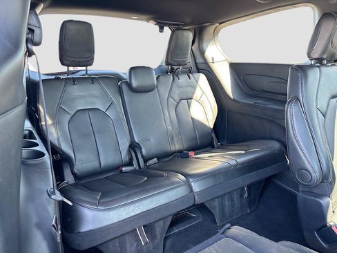 Used 2025 Chrysler Pacifica Select FWD image 25