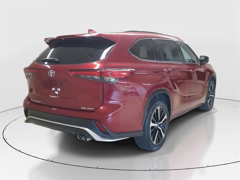 Used 2022 Toyota Highlander XSE image 7