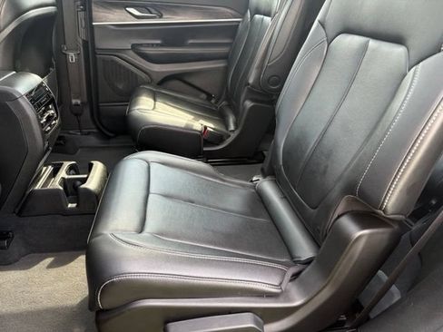 Used 2024 Jeep Grand Cherokee L Limited AWD/4WD image 14