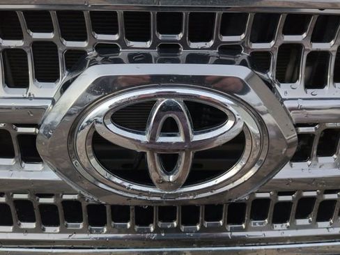 Used 2016 Toyota Tacoma TRD Sport image 32