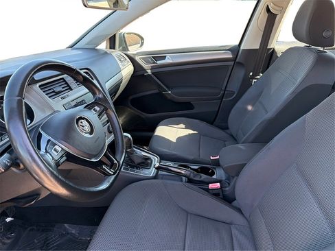 Used 2016 Volkswagen Golf S image 10