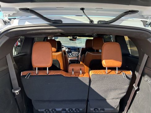 New 2026 Chrysler Pacifica Pinnacle image 25