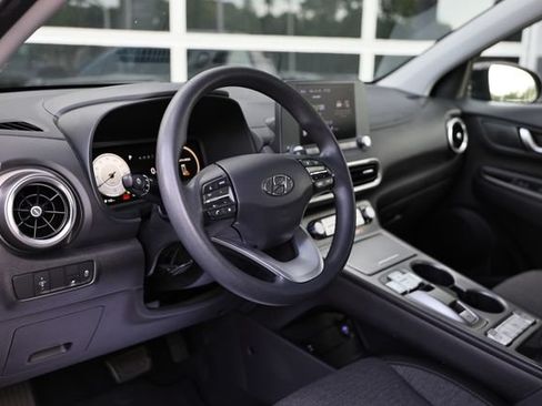 Used 2023 Hyundai Kona SE FWD image 19