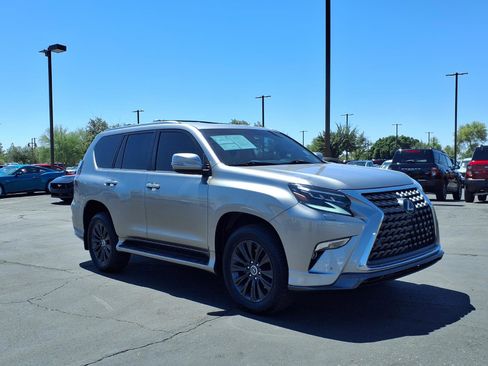 Used 2023 Lexus GX 460 Premium w/ Accessory Package AWD/4WD image 8
