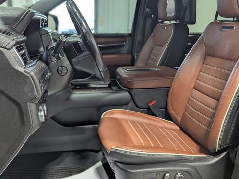 Used 2023 GMC Yukon Denali Ultimate AWD/4WD image 12
