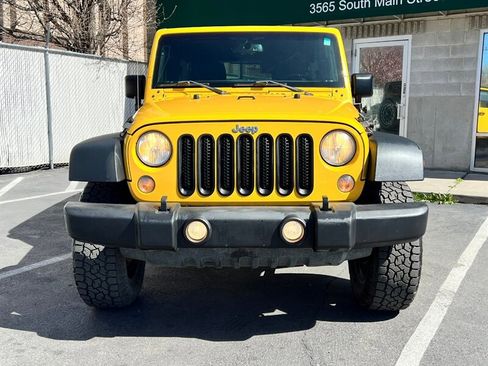 Used 2015 Jeep Wrangler Unlimited Rubicon w/ Connectivity Group image 2